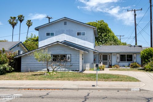 740 Walnut Ln, Santa Barbara, CA, 93111-2635 | Card Image