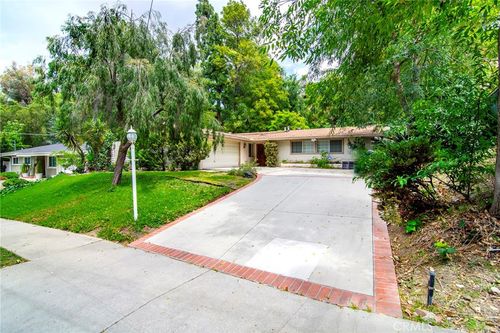 20600 Clarendon St, Woodland Hills, CA, 91367-6813 | Card Image