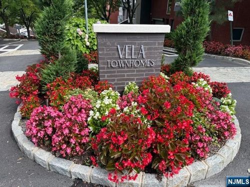 6 Vela Way, Edgewater, NJ, 07020-1564 | Card Image