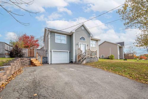 223 Beaver Bank Rd, Beaver Bank, NS, B4E1J8 | Card Image