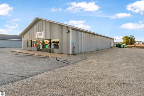 252 Bell Ave, Cadillac, MI, 49601-1104 | Card Image