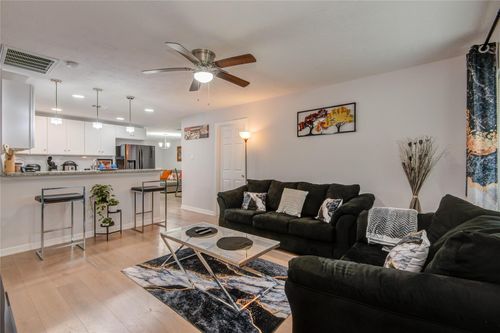 6834 New York Street, Houston, TX, 77021 | Card Image