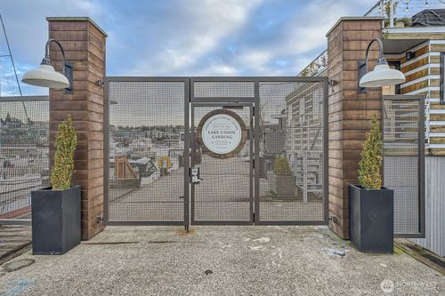 16-2309 N Northlake Way, Seattle, WA, 98103-9162 | Card Image