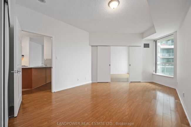 1017 - 230 Queens Quay W, Condo with 2 bedrooms, 1 bathrooms and null parking in Toronto ON | Image 26
