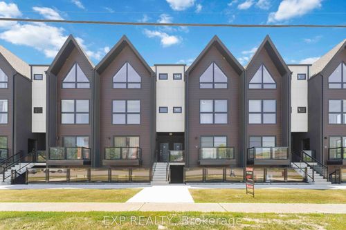 202-7277 Wilson Cres, Niagara Falls, ON, L2G4R8 | Card Image