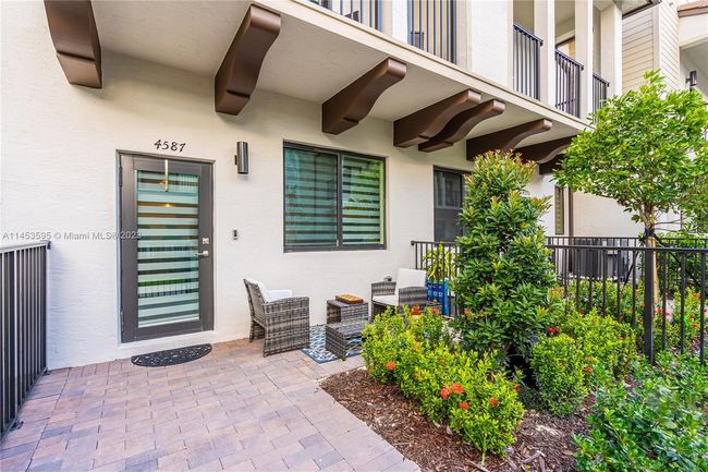 0 - 4587 Nw 83rd Pkwy, Townhouse with 3 bedrooms, 2 bathrooms and null parking in Doral FL | Image 5