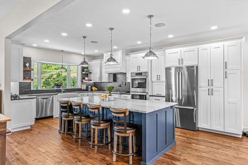 141 Sorrento Ln, Medford, OR, 97504-3655 | Card Image