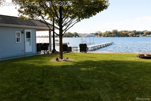 000 E Shore Dr, Whitmore Lake, MI, 48189 | Card Image