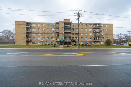 107-2895 Bathurst St, North York, ON, M6B3A8 | Card Image