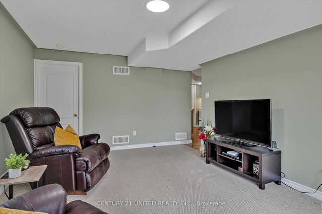 213 Farrier Cres, House other with 4 bedrooms, 4 bathrooms and 4 parking in Peterborough ON | Image 32