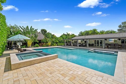 19420 Sw 129th Ave, Miami, FL, 33177-4235 | Card Image
