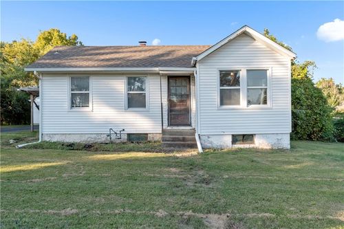 1702 E T C Lea Rd, Independence, MO, 64050-3236 | Card Image
