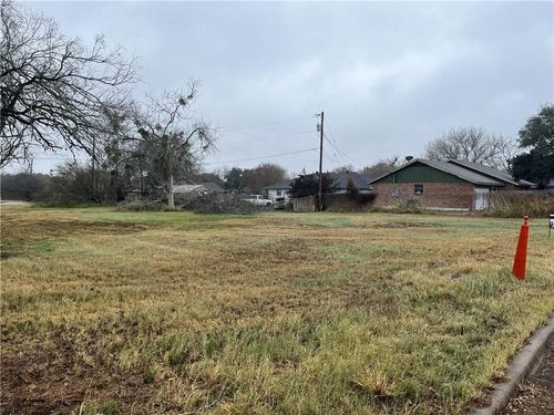1404 E Toledo St, Beeville, TX, 78102-6140 | Card Image