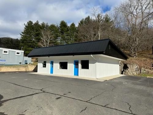 1039 N Independence Ave, Independence, VA, 24348-4992 | Card Image