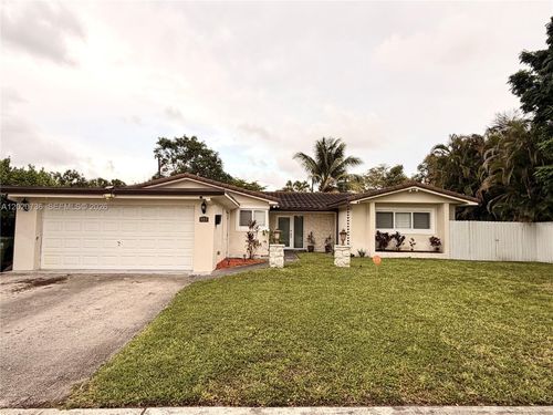 661 Sw 67th Ave, Pembroke Pines, FL, 33023-1543 | Card Image