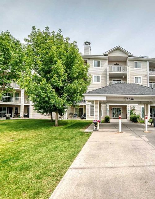 2222-6224 17 Ave Se, Calgary, AB, T2A7X8 | Card Image