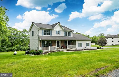 174 Greentree Dr, Bangor, PA, 18013-2448 | Card Image