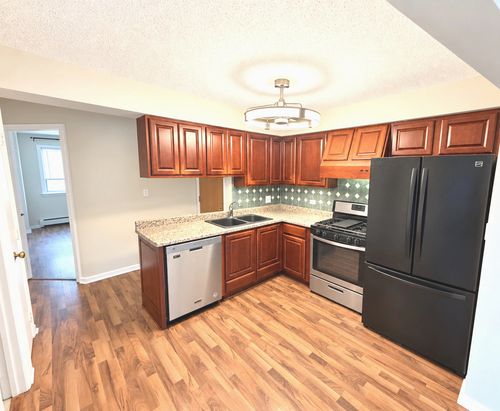 7-9 Cedar Ct, Vernon Hills, IL, 60061-3027 | Card Image