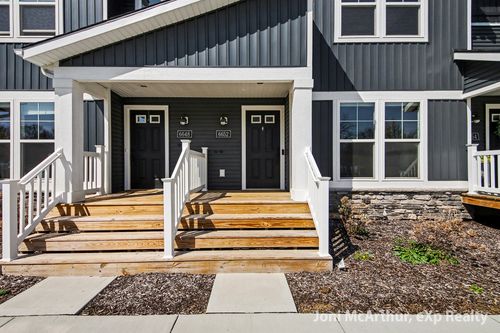 49-6652 S Square Ln, Rockford, MI, 49341-5802 | Card Image