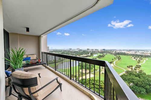 1806-2425 Presidential Way, West Palm Beach, FL, 33401-1322 | Card Image