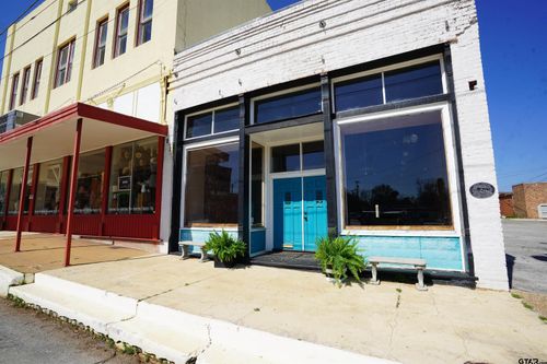 105 E Main St, Palestine, TX, 75801-2816 | Card Image