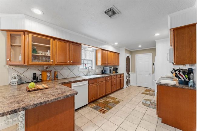 Garage access for easy entrance. | Image 11