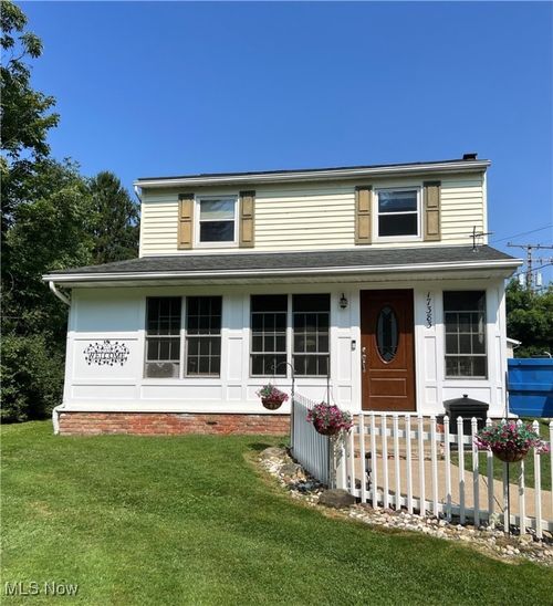 17383 Snyder Rd, Chagrin Falls, OH, 44023-2729 | Card Image