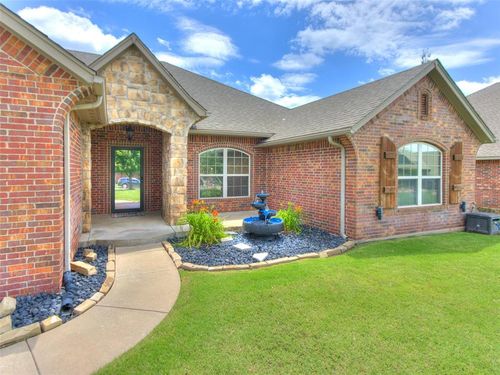 7642 Mckenzie Circle, Edmond, OK, 73025 | Card Image