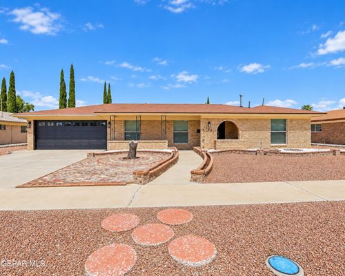 10605 Causeway Dr, El Paso, TX, 79935-2805 | Card Image