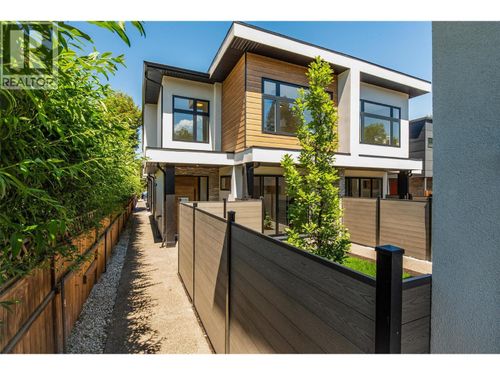 3-839 Lawson Ave, Kelowna, BC, V1Y6S9 | Card Image