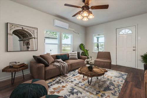a-112 Gazley St, Smithville, TX, 78957-1318 | Card Image