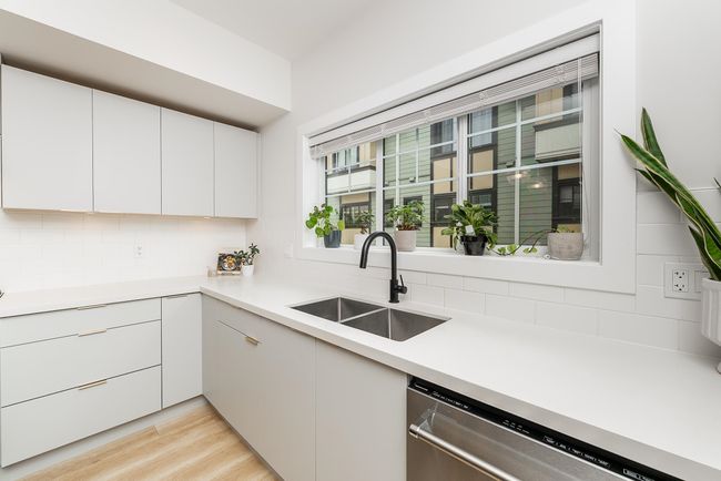 202 - 80 Elgin St, Townhouse with 2 bedrooms, 3 bathrooms and 1 parking in Port Moody BC | Image 5
