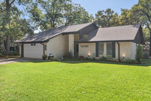 3402 Hialeah Dr, Arlington, TX, 76017-3402 | Card Image