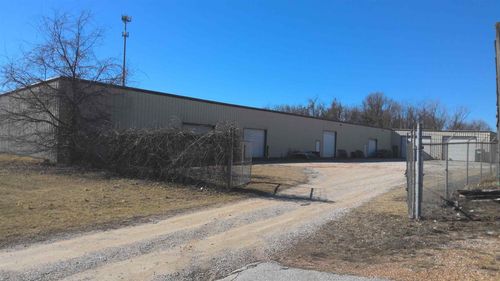3251 S Scenic Ave, Springfield, MO, 65807-6067 | Card Image