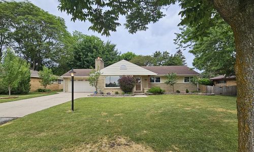 2127 N 122nd Street, Wauwatosa, WI, 53226 | Card Image