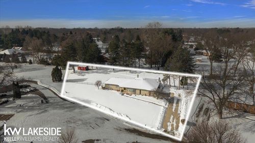 5515 Douglas Ct, Shelby Township, MI, 48316-3230 | Card Image