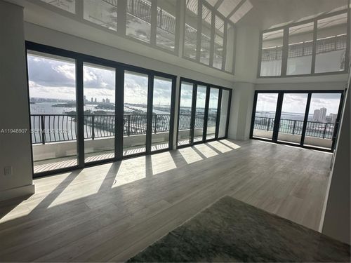 ph-a-555 Ne 15th St, MIAMI, FL, 33132-1434 | Card Image