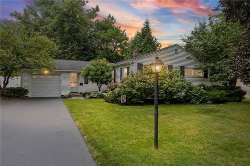 35 Valley View Dr, Penfield, NY, 14526-2530 | Card Image