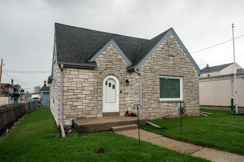 3122 S 46th St, Milwaukee, WI, 53219-4607 | Card Image