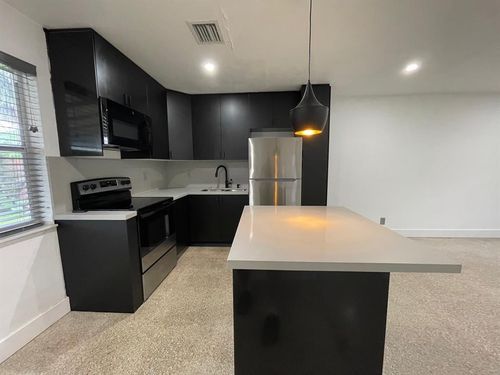 a-975 Ne 40th St, Oakland Park, FL, 33334-3008 | Card Image