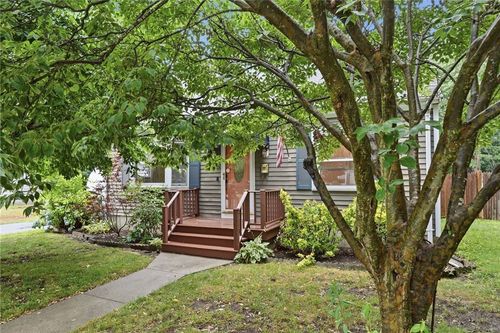 123 Hiawatha St, Warwick, RI, 02888-3101 | Card Image