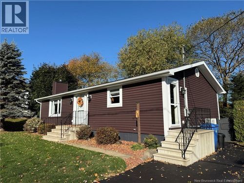 108 Fisher Ave, Woodstock, NB, E7M1S2 | Card Image