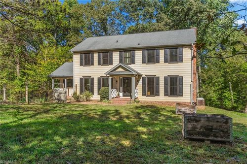 631 N Clodfelter Rd, High Point, NC, 27265-7305 | Card Image