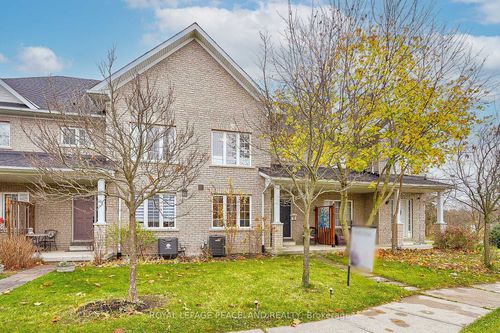 483 Jim Barber Crt, Newmarket, ON, L3Y9E6 | Card Image