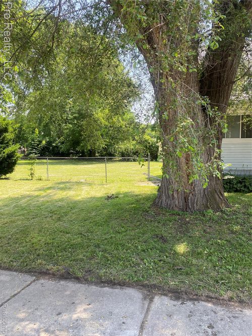 6371 Sylvia St, Taylor, MI, 48180-1034 | Card Image