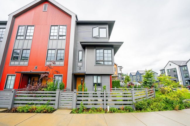 1351 Marinaside Place, Townhouse with 3 bedrooms, 3 bathrooms and 3 parking in Squamish BC | Image 1