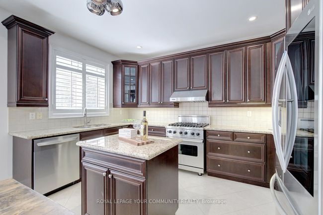 24 Rock Elm Crt, House other with 5 bedrooms, 4 bathrooms and 4 parking in Maple ON | Image 16