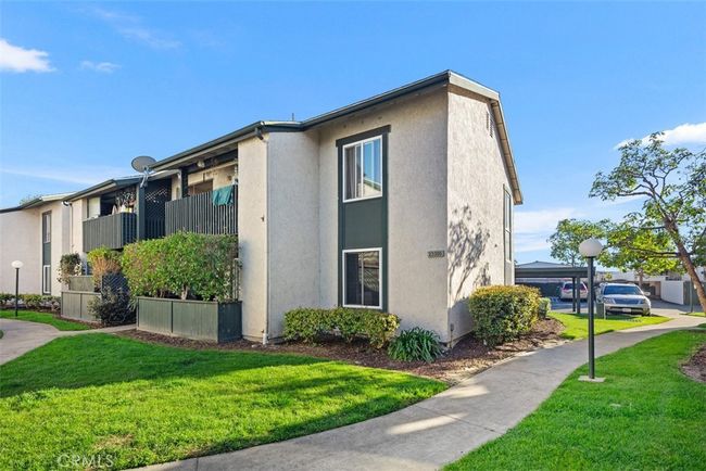 5 - 23300 Orange, Condo with 2 bedrooms, 1 bathrooms and null parking in Lake Forest CA | Image 22