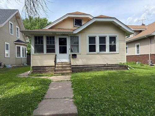 987 Lawson Ave E, Saint Paul, MN, 55106-3221 | Card Image