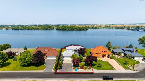 226102 E Donelson Rd, Kennewick, WA, 99337-7410 | Card Image